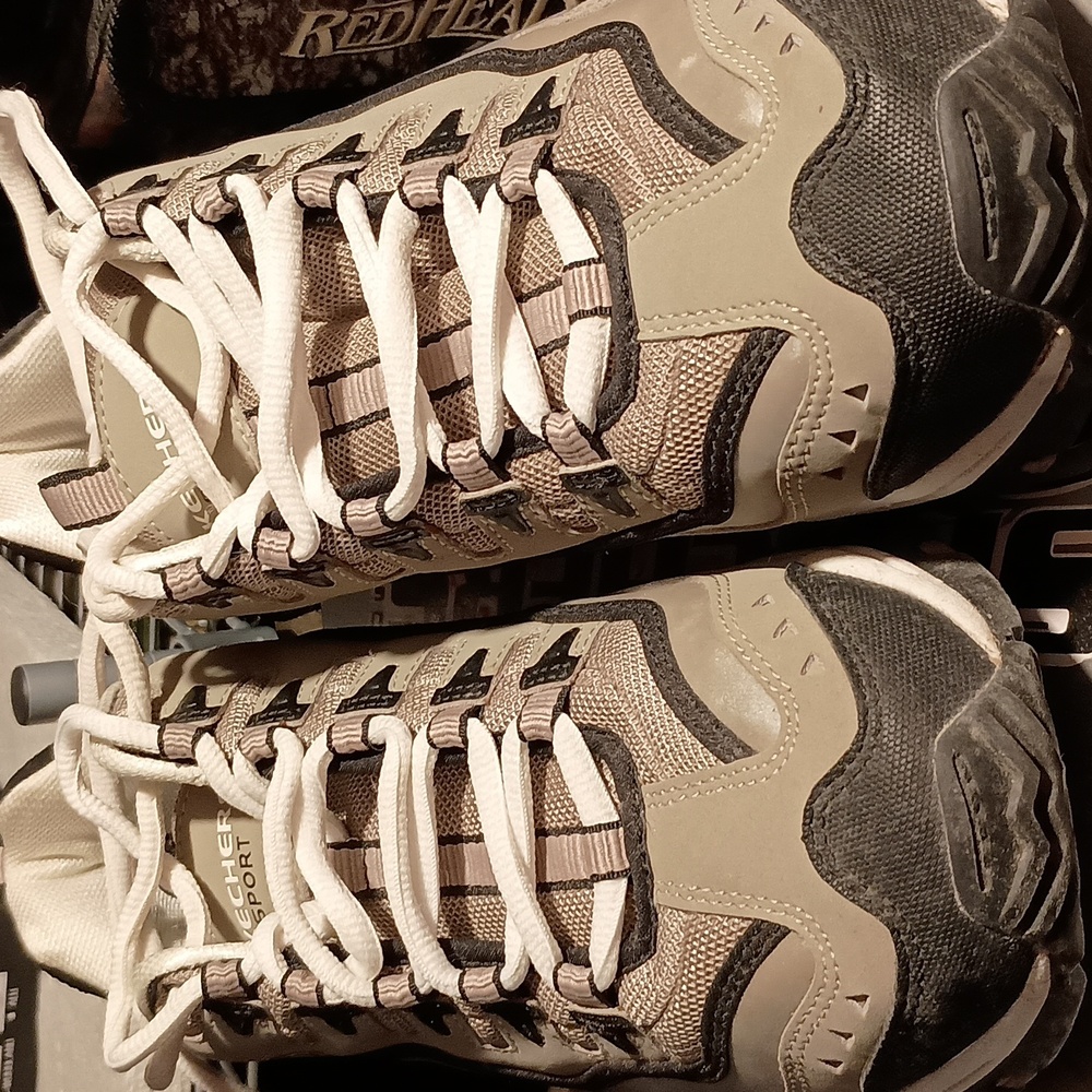 Skechers size 11 tan